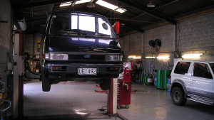 Bolts, nuts, pins, washers, bushings, clamps - which no car repair shop can do without Śrubki, nakrętki, bolce, podkładki, tulejki - bez czego żaden warsztat się nie obejdzie